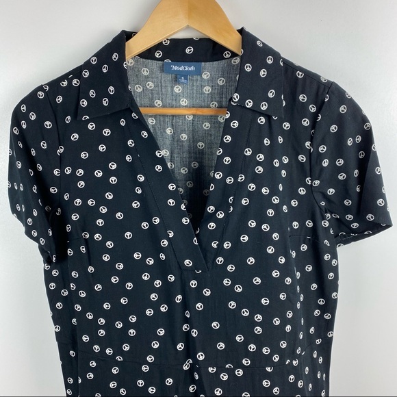 MODCLOTH black and White Peace Sign Collared Shift Dress - Picture 2 of 6